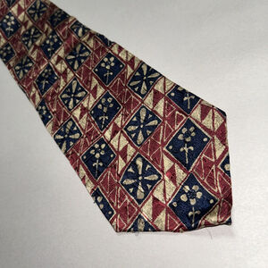 417 Van Heusen Silk Tie Red & Gold Geometric Pattern